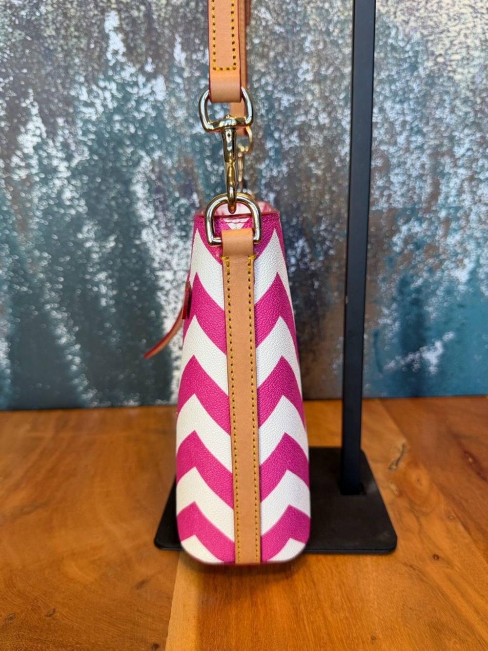 Dooney & Bourke Barbiecore Pink/White Chevron Crossbody NWT - Picture 5 of 15